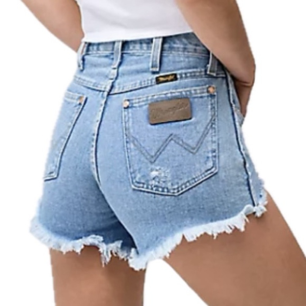 Wrangler Women’s light wash Jean shorts - blue